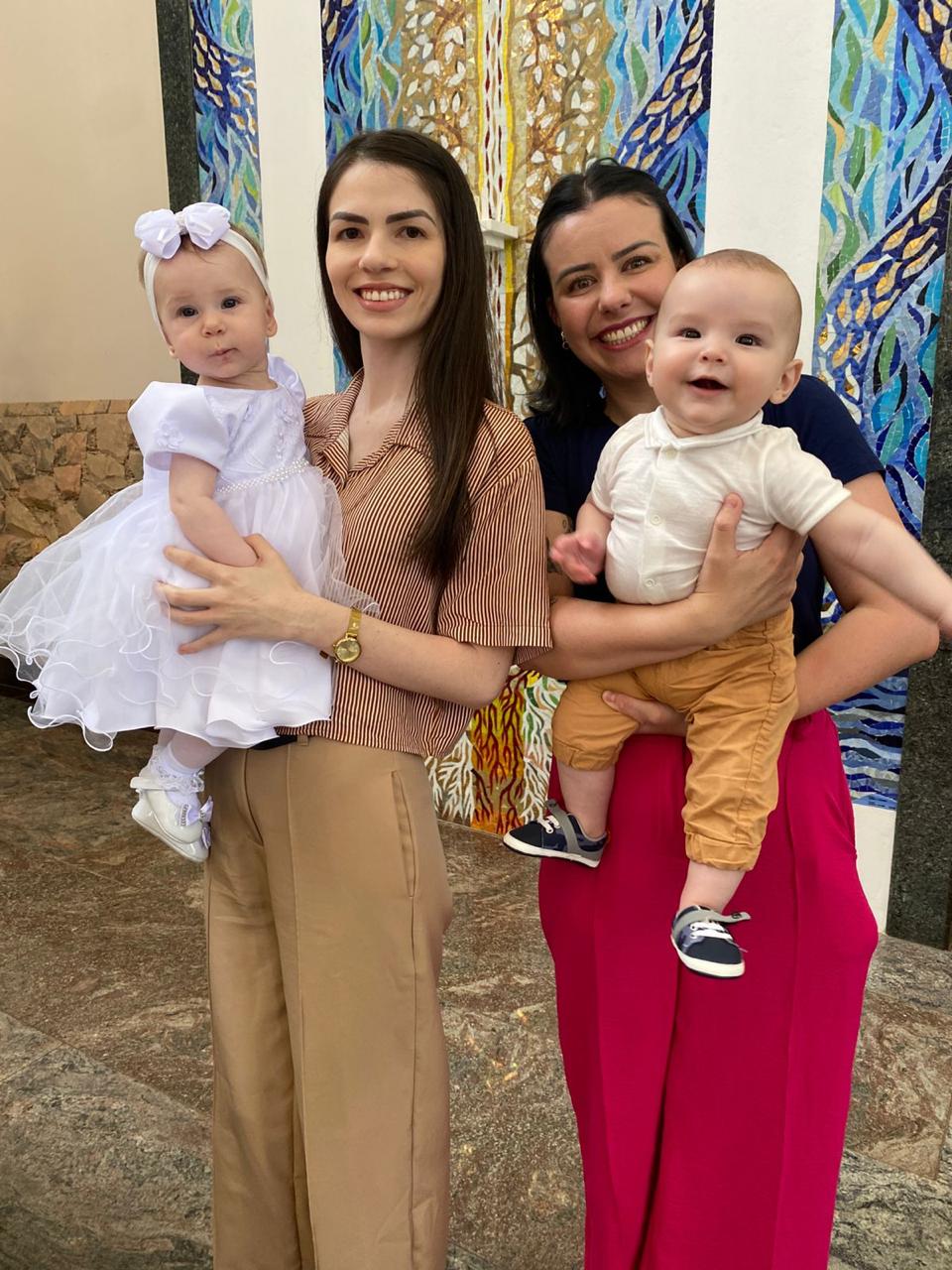 Maiara com a Lívia Maria e Riana com o Luiz Antonio